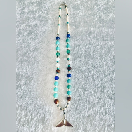 שרשרת יוניסקס חרוזים ותליון סנפיר