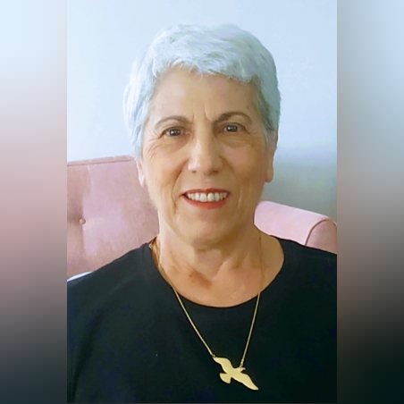 נעמי משלומי יוצרת הכלים