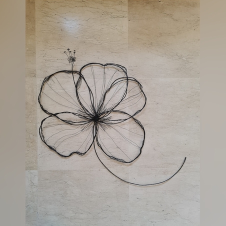 פרח קיר שזור מחוטי ברזל