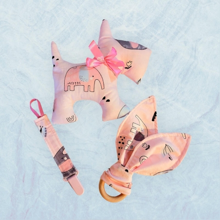 מארז לידה- בובת כלב, נשכן ומחזיק למוצץ בעבודת יד