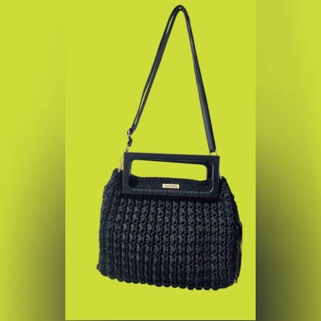 תיק נשיאה בצבע שחור