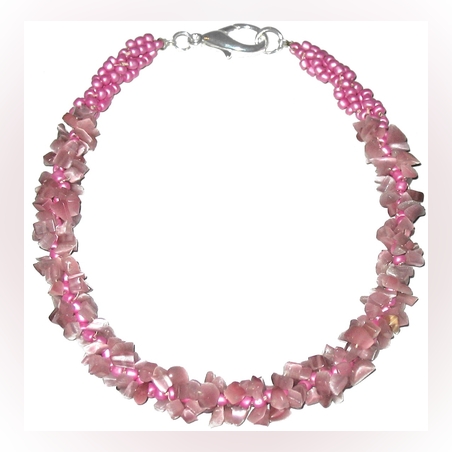 שרשרת ספירלה מחרוזים ורודים ואבני רוזקוורץ ורוד עתיק