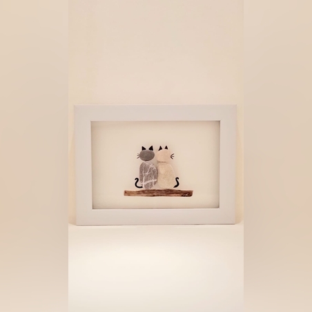 תמונה מאבנים מהטבע- חתולים מאוהבים בצמרת