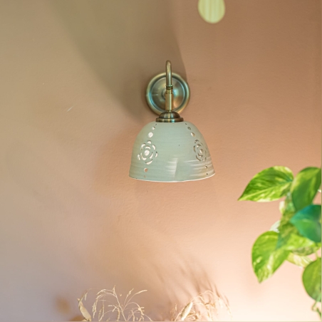 גוף תאורה צמוד קיר עם אור ממוקד - פרח חשוף