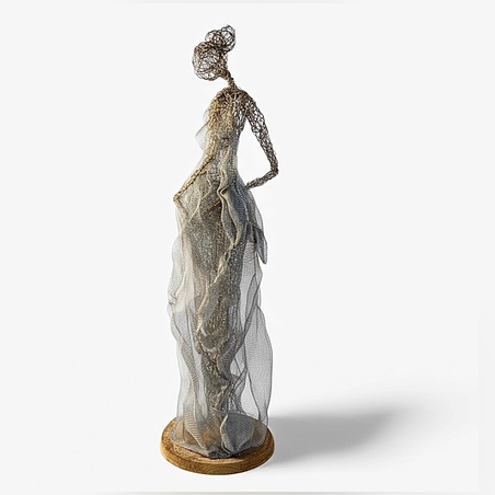 הריונית- פסל מחוטי מתכת ורשת בעבודת יד