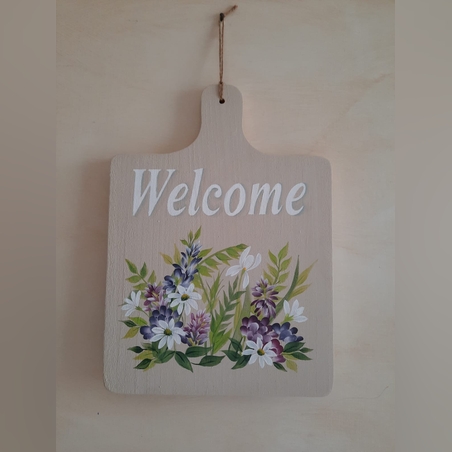 שלט עץ מלבני לכניסה פרחים מצויירים בצבעי אקריל