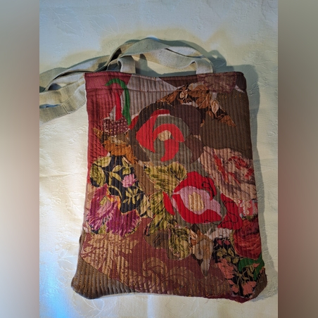 תיק שק מבד פשתן בגוונים אדומים