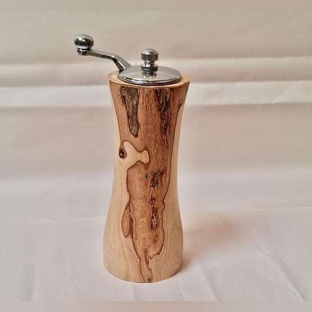מטחנת פלפל/מלח חרוטה מעץ זית