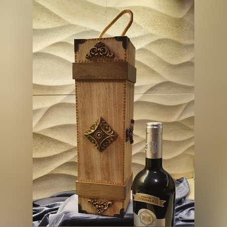 מעמד מעץ לבקבוק יין