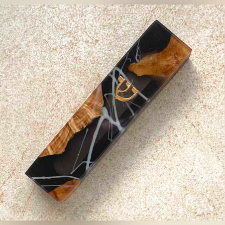 מזוזה בשילוב עץ ואפוקסי