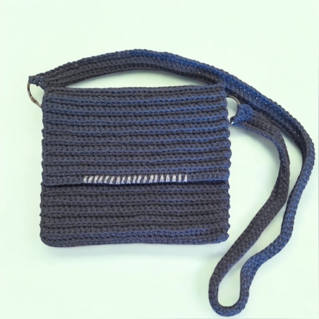 תיק סרוג בצבע ג'ינס עם רוכסן