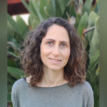 דקלה המאיירת מקבוצת שילר