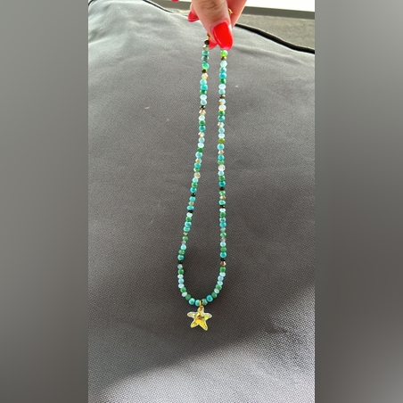 שרשרת חרוזי טורקיז עם תליון כוכב ים