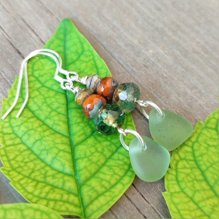 עגילי כסף עם זכוכיות ים בצבע קצף ים