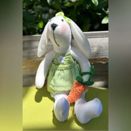 בובת נאבי ארנבי והגזר תפור בעבודת יד