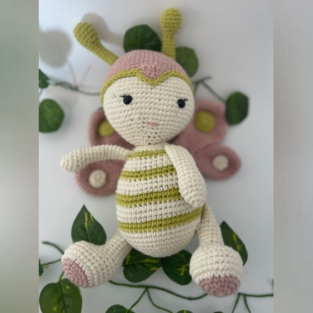 בובת פרפר סרוגה בעבודת יד