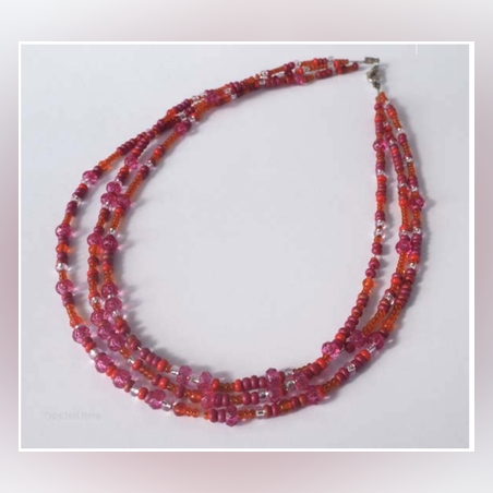 שרשרת שלוש שורות חרוזי זכוכית בצבעי ורוד כתום
