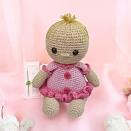 בובת תינוקת מתוקה סרוגה בעבודת יד