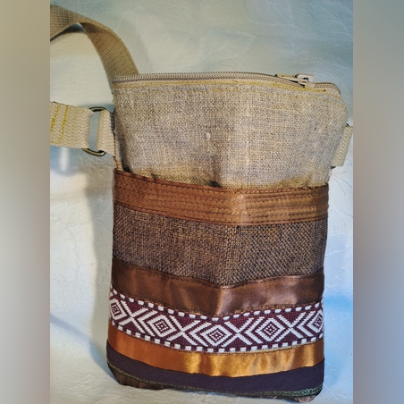 תיק מעוצב מבד קנבס בגוונים חומים