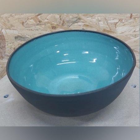 קערת סלט תכולה בעבודת אובניים