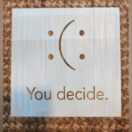 שלט השראה מעץ בעבודת יד - YOU DECIDE