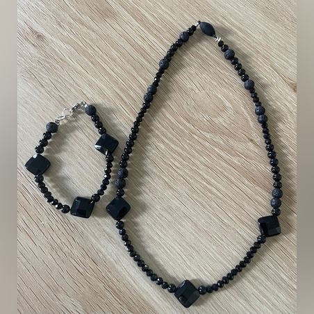 צוקר שחור- שרשרת וצמיד מחרוזי אוניקס שחורים