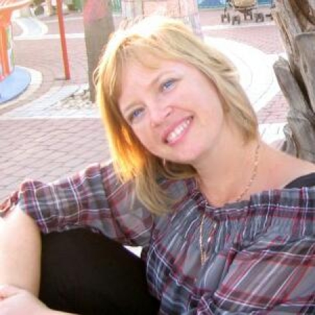 טטיאנה מחולון סורגת בובות