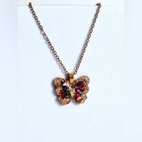 שרשרת עם תליון פרפר מוזהב מנירוסטה ושרף