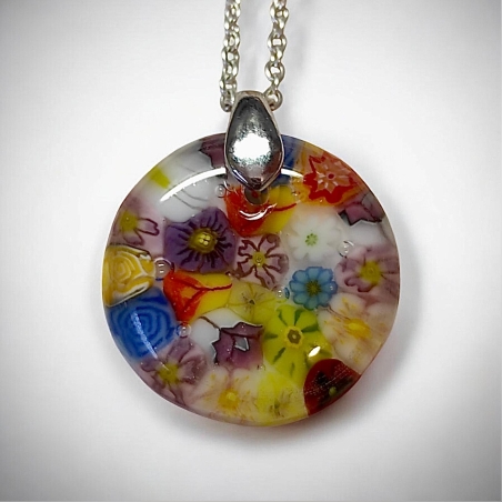 תליון עגול מפרחי זכוכית בעבודת יד-4