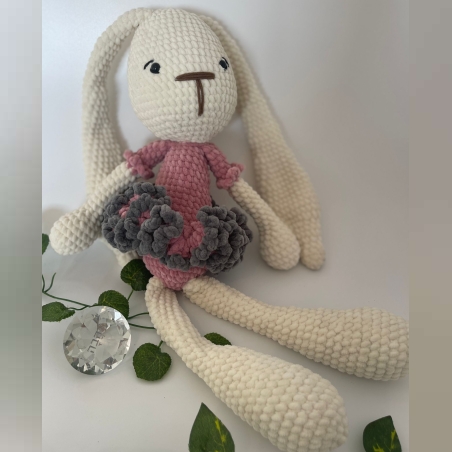 בובת ארנבת מתוקה ארוכת אוזניים סרוגה בעבודת יד