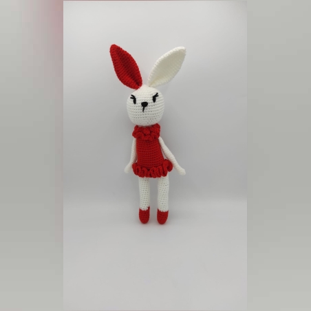 ארנבת רקדנית אדומה סרוגה בעבודת יד