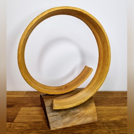 מעגל עץ חרוט בעבודת יד