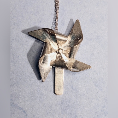 תליון שבשבת מסתובבת