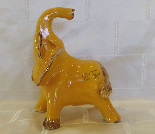 פיל יוליה צהוב- פסל מחימר בעבודת יד