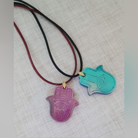 תליון חמשה משרף בצבע אולטרה