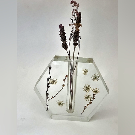 אגרטל מאפוקסי עם מבחנה משולב עם פרחים מיובשים