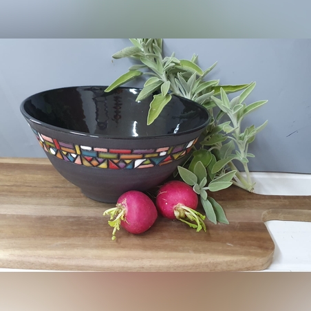 קערת קרמיקה מחימר שחור