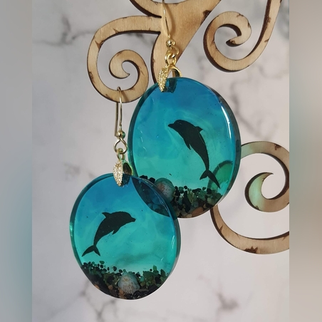 עגילים עם צללית של דולפין