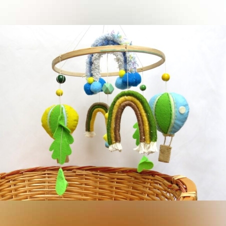 מובייל כדורים פורחים עם קשתות בעבודות יד