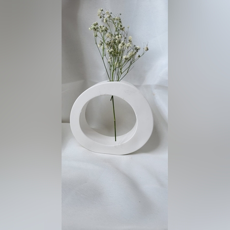 ואזה עגולה קמורה מבטון