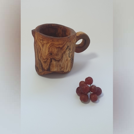 ספל מגולף בעץ בעבודת יד