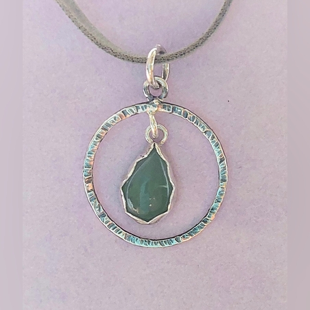 תליון חישוק מרוקע עם אבן טיפה