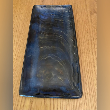 מגש מאורך רחב מקרמיקה בטכניקת מרבלינג בעבודת יד