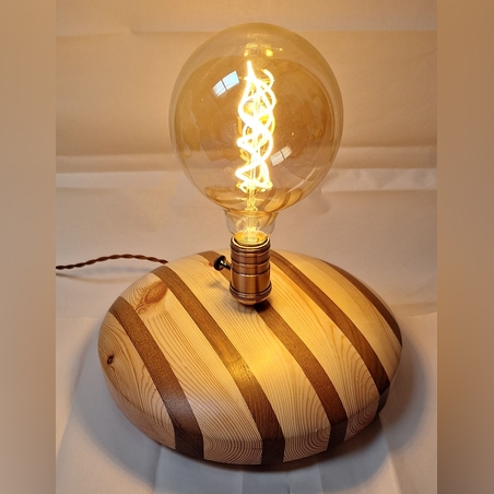 מנורת שולחן/אוירה מעץ מלא בעבודת יד