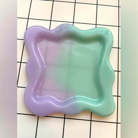 מגש אומברה בעבודת יד מאפוקסי בגווני תכלת וסגול