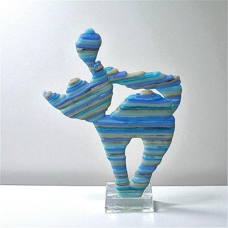 חתול תכלכל מזכוכית מותכת בעבודת יד