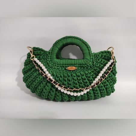 תיק סרוג בעבודת יד צבע ירוק עם ידיות עץ