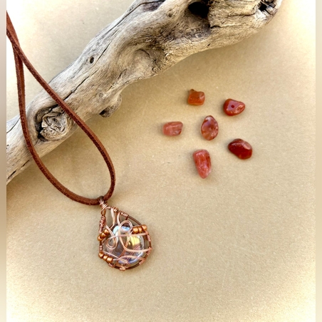 תליון מקולקציית פיתולי הזמן