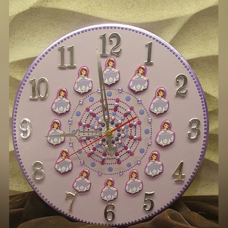 שעון קיר מעץ ­ נסיכות