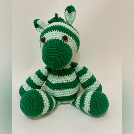 זוהר הזברה- בובה סרוגה בעבודת יד